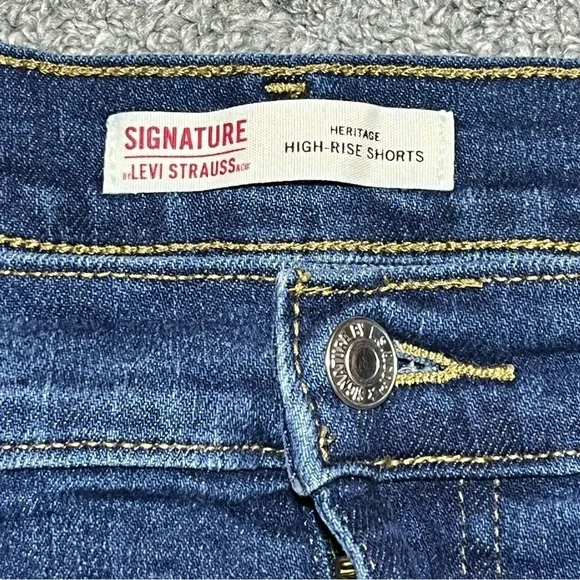 Levi’s Signature Heritage High Rise Denim Shorts Womens Size 35 Blue Raw Hem - Picture 3 of 7